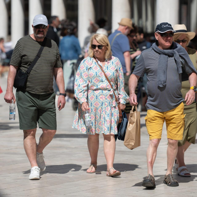 Turisti; ilustracija