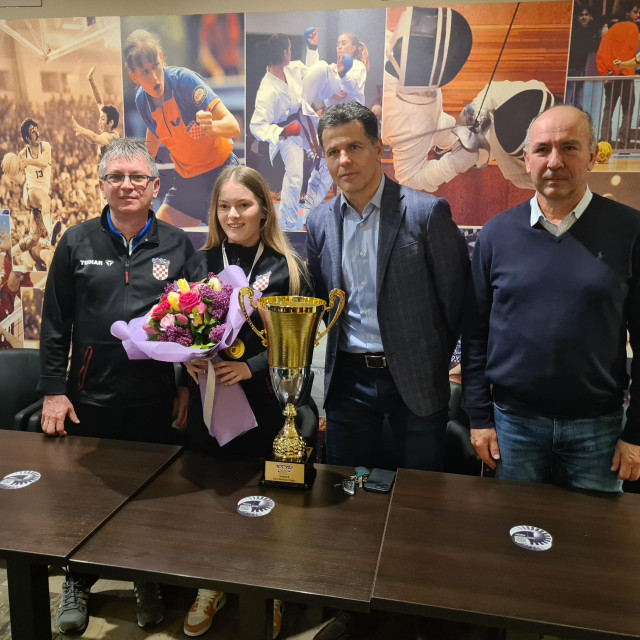 Izbornik i otac Darko Arapović, Hana Arapović, Zoran Primorac, predsjednik HSTS-a, i Renato Čengić, direktor HSTS-a