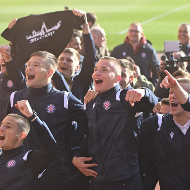 Doček mladih igrača Hajduka nakon pobjede protiv Borussije i plasmana u polufinale UEFA Lige prvaka mladih