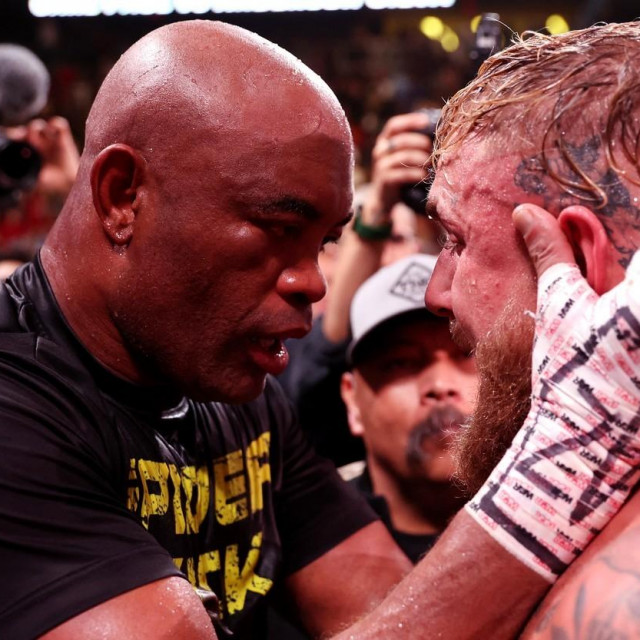 Anderson Silva (lijevo) i Jake Paul (desno)