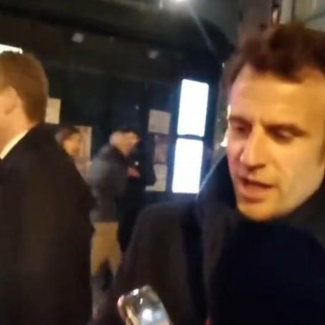 Raspjevani Emmanuel Macron