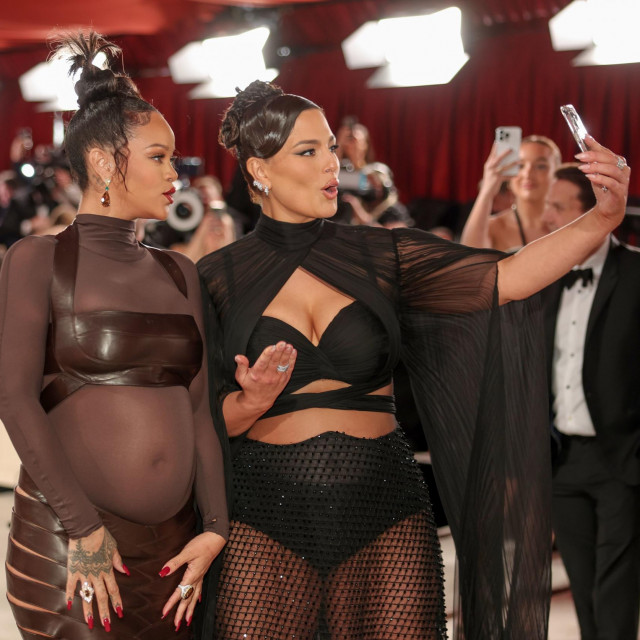Rihanna i Ashley Graham na dodjeli Oscara u ožujku