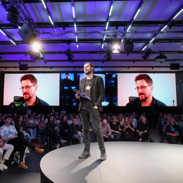 9. Dani komunikacija. u Rovinju, Edward Snowden i Srećko Horvat