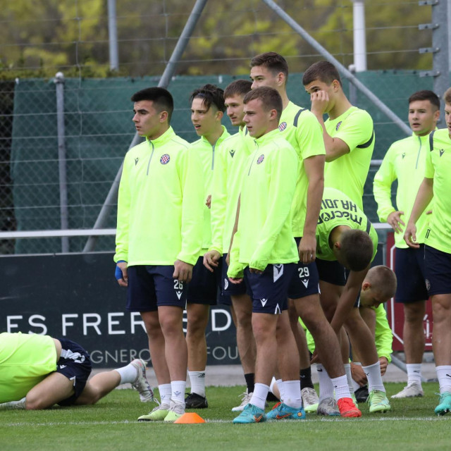 Nyon, 230423.
Stadion Colovray.
Trening igraca Hajduka uoci finalne utammice.
Na fotografiji: Juniori na treningu.