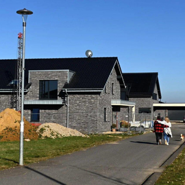 Policija upozorava na lažnu socijalnu radnicu koja je u nekoliko slučajeva pokušala na prijevaru ući u obiteljske stanove i kuće te je tražila djecu