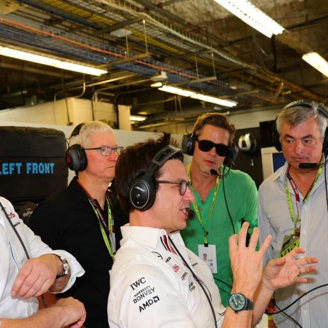 Brad Pitt u boksu F1 ekipe Mercedes AGM
