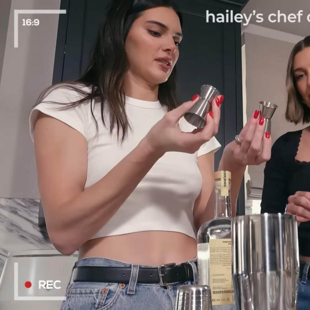 Kendall Jenner i Hailey Bieber u kulinarskoj akciji
