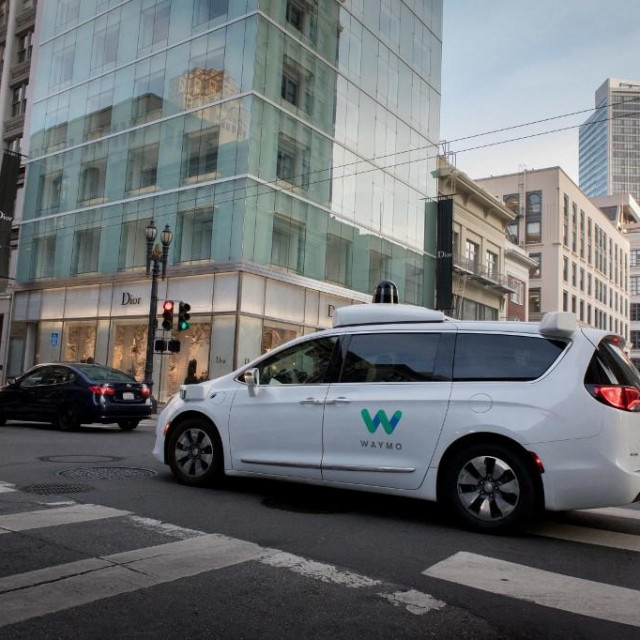 Autonomni automobil Waymo 