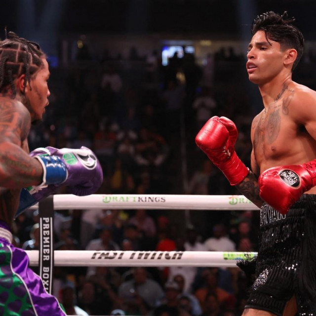 LAS VEGAS, NEVADA - APRIL 22: Ryan Garcia in the black trunks exchanges punches with Gervonta Davis in the green and purple trunks during their catchweight bout at T-Mobile Arena on April 22, 2023 in Las Vegas, Nevada. Al Bello,Image: 771269103, License: Rights-managed, Restrictions:, Model Release: no, Credit line: AL BELLO/Getty images/Profimedia