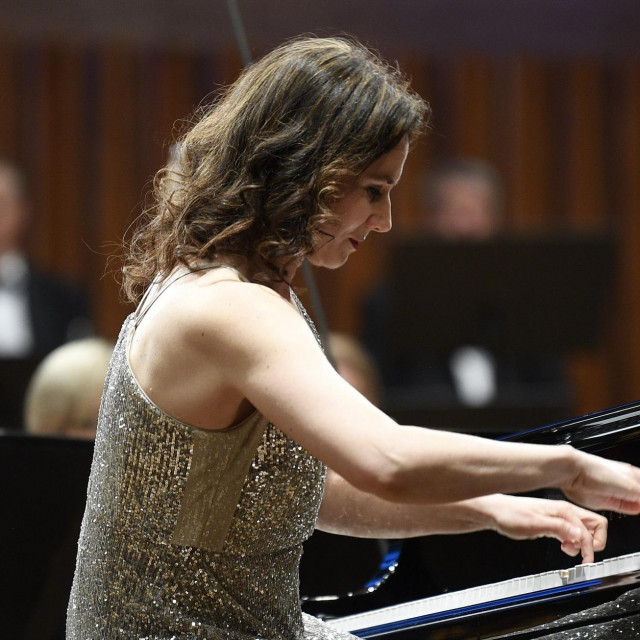 2022.

Majstorski ciklus Simfonijskog orkestra HRT-a: Folklorne transformacije Pascal Roph, dirigent i Martina Filjak, klavir.
Na fotografiji: Martina Filjak.
 