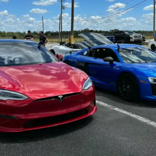 Tesla Model S Plaid i Audi R8