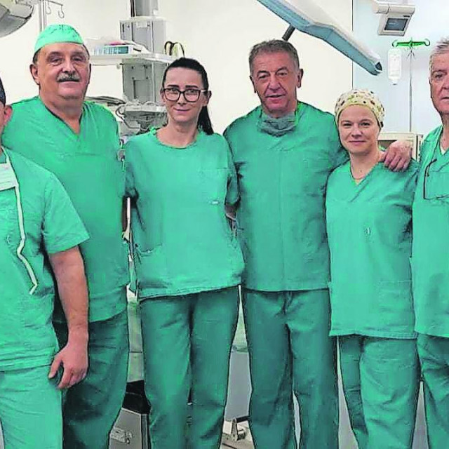 Tim Ginekološkog odjela Opće bolnice Gospić na čelu s bivšim minstrom