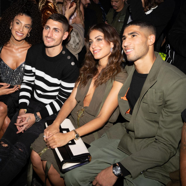 Hiba Abouk (treća slijeva) i Achraf Hakimi snimljeni u rujnu 2021.