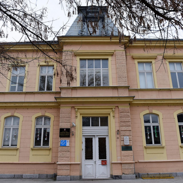 Osnovna škola Dragojla Jarnević u Karlovcu.
