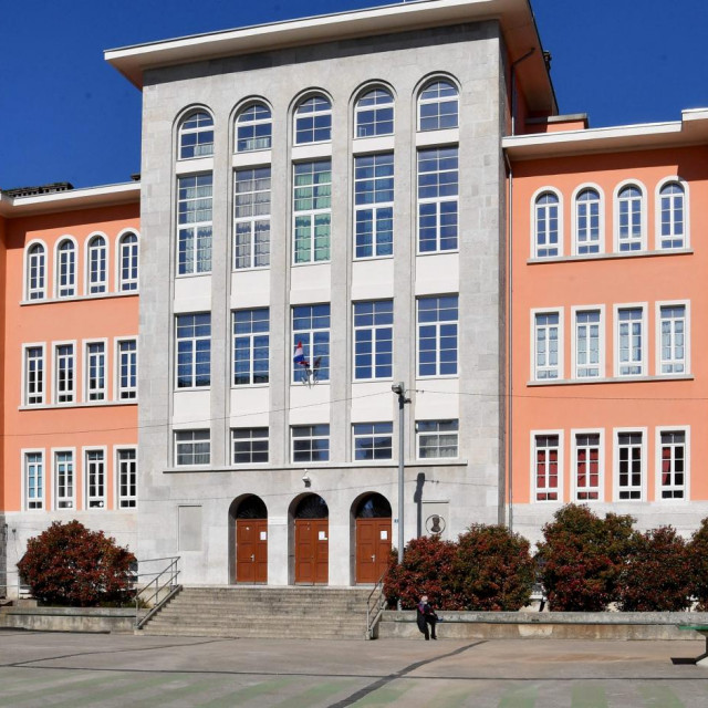 U Primorsko-goranskoj županiji bivši osmaši ostvarili su na kraju četvrtog razreda srednje u prosjeku slabiji rezultat iz matematike, hrvatskog i engleskog nego u osnovnoj školi.