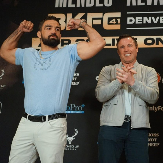 Mike Perry (lijevo) i Luke Rockhold (desno)