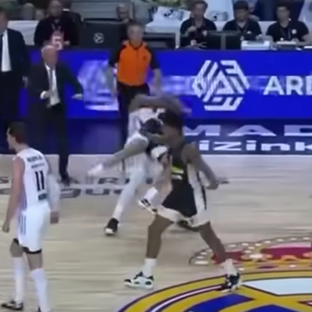 Guerschon Yabusele suplex