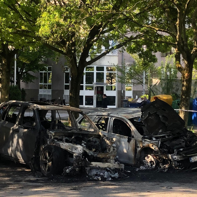 Izgorjeli BMW i Peugeot na Ravnicama