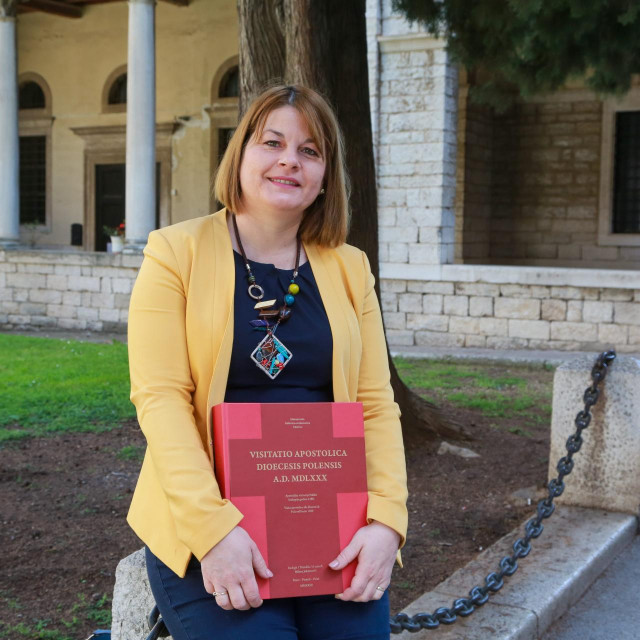 Milena Joksimović Komso, autorica knjige Apostolska vizitacija Pulske biskupije 1580. godine.
 