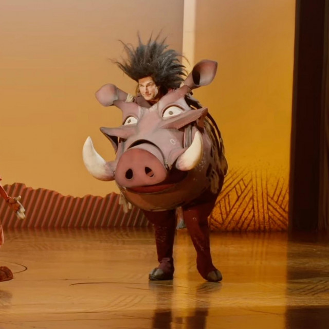 Tom Cruise kao Pumba