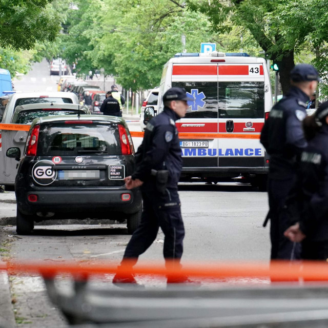 Policija i hitna ispred škole u kojoj je počinjen masakr