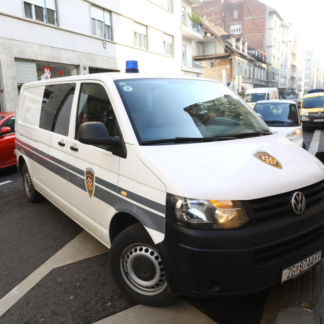 Policija je još u veljači 2021. nakon više mjeseci praćenja uhitila suca Trgovačkog suda u Zagrebu Mihaela Kovačića, a privela još 12 ljudi koje se sumnjičilo da su nezakonito postupali u više stečajnih postupaka. Kovačićev sin sada se nagodio s tužiteljstvom.

Na fotografiji privođenje osumnjičenih na Županijski sud