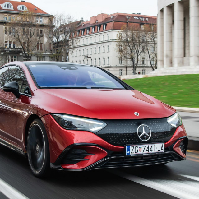 Mercedes EQE (ilustracija)