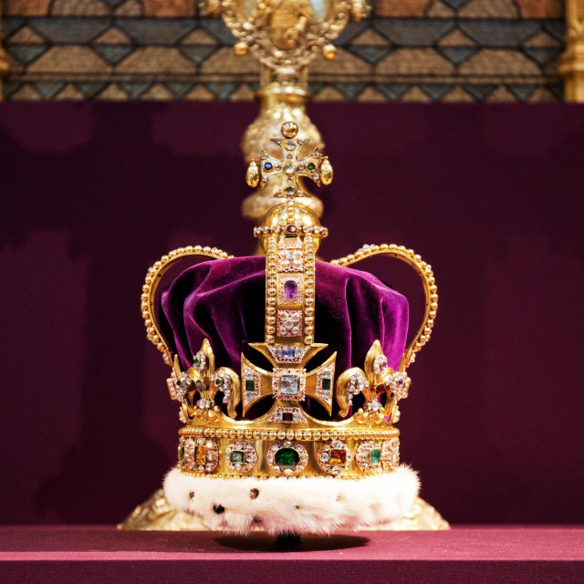 Kruna sv. Edwarda u Westminster Abbeyju, lipanj 2013.