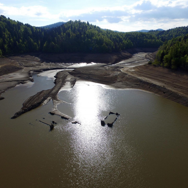 Lokvarsko jezero