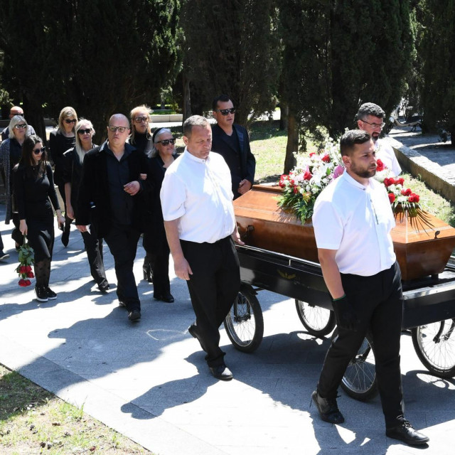 Posljednji ispraćaj Jasmina Stavrosa na gradskom groblju Lovrinac