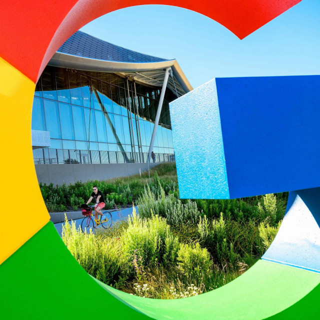 Google već naveliko koristi umjetnu inteligenciju kako bi korisnicima svoje tražilice prvo prikazao najrelevantnije rezultate pretraga te im pomogao da bolje sroče upite, emailove i razne dokumente