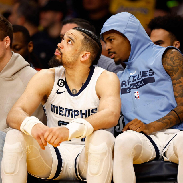 Ja Morant (desno) u društvu Dillona Brooksa
