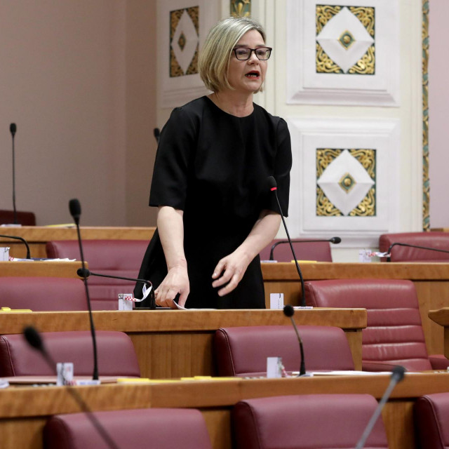 Sandra Benčić (desno)