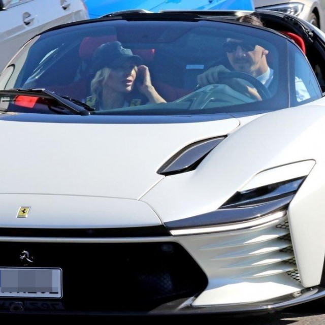 Zlatan u novom Ferrariju