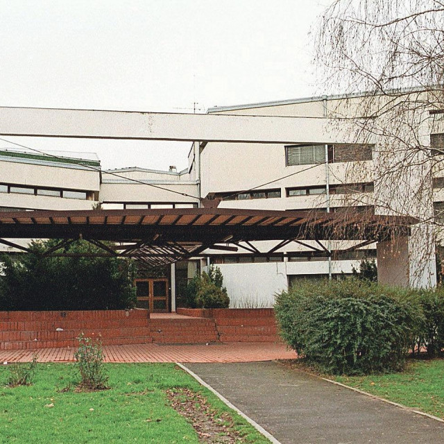 Objekt u Dugavama koje sada dijele dvije škole