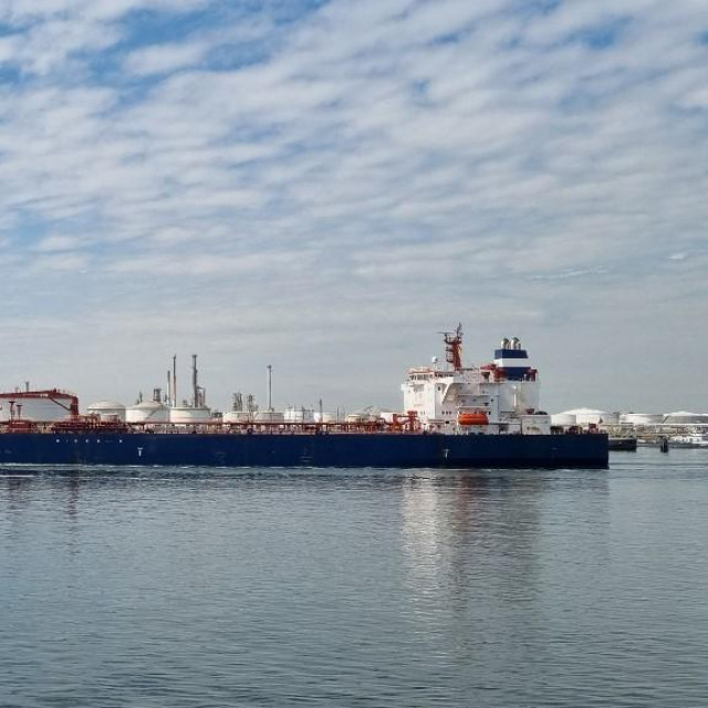 Tanker koji prevozi rusku naftu/Ilustracija