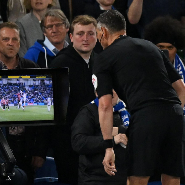 Andre Marriner i VAR