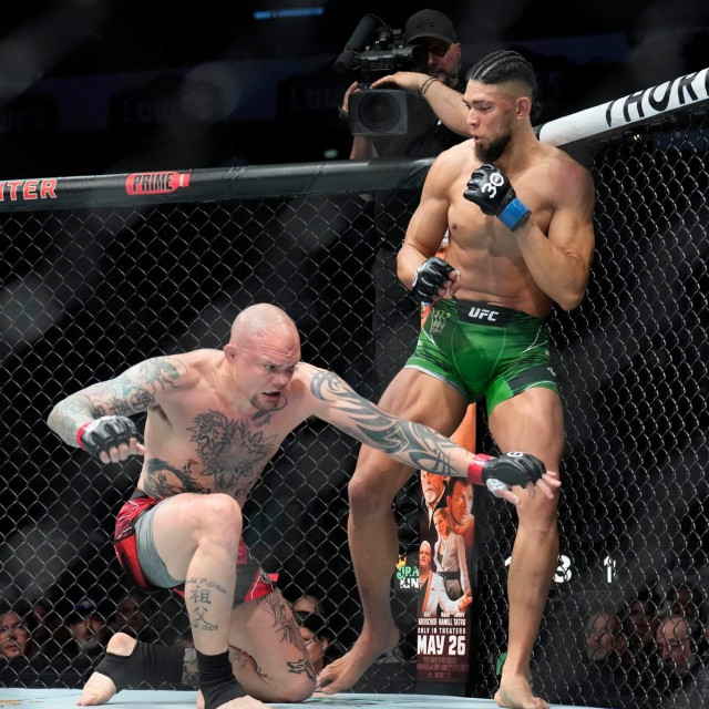 Johnny Walker i Anthony Smith  