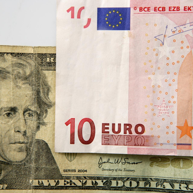 Dolar versus euro notes, finance metaphor image,Image: 168977928, License: Royalty-free, Restrictions:, Model Release: no, Credit line: TONO BALAGUER/Panthermedia/Profimedia