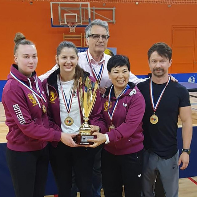 Još jedan trofej za dr. Časl - Klara Cakol, Dorina Srebrnjak, Martin Tino Časl, Ni Xia Lian i trener Luka Vrančić