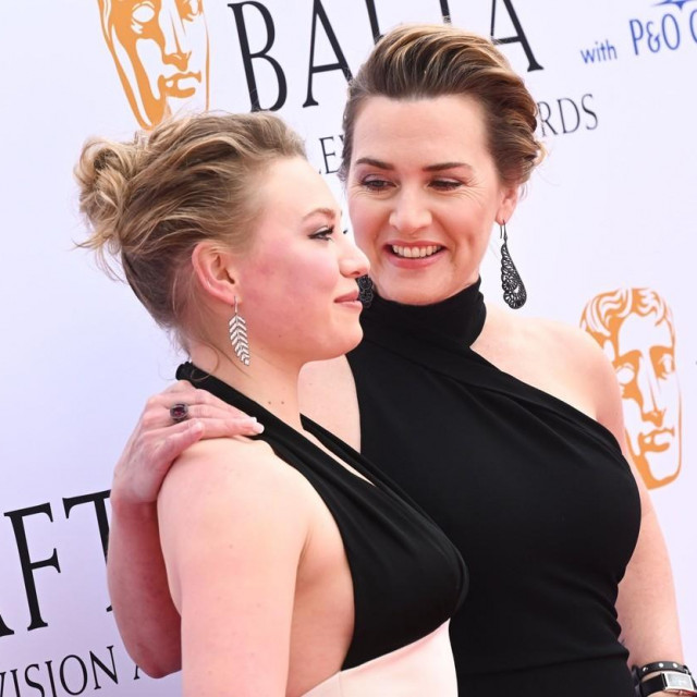 Kate Winslet i Mia Threapleton