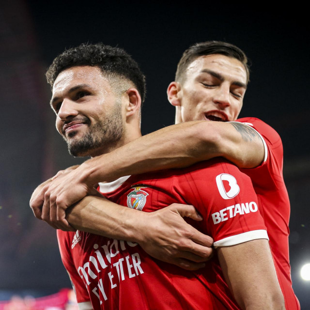 Petar Musa sa suigračem Goncalom Ramosom
