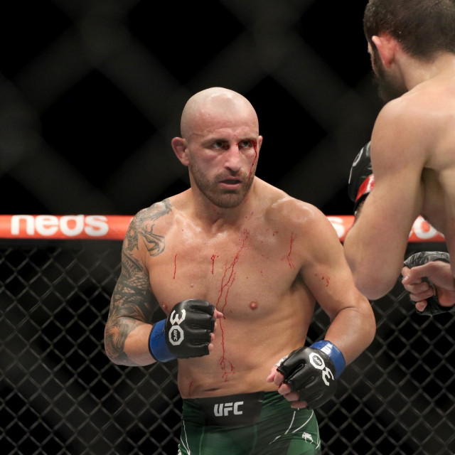 Feb 12, 2023; Perth, WA, AUSTRALIA; Islam Makhachev (red gloves) fights Alexander Volkanovski (blue gloves) during UFC 284 at RAC Arena.,Image: 755514049, License: Rights-managed, Restrictions: *** World Rights ***, Model Release: no, Credit line: USA TODAY Network/ddp USA/Profimedia
