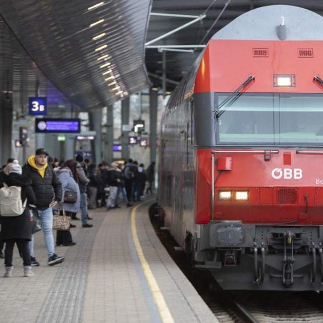 Vlak Austrijskih željeznica/Ilustracija