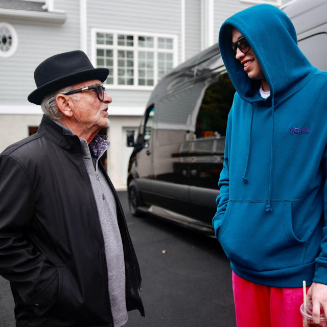 Joe Pesci i Pete Davidson u sceni iz serije Bupkis
