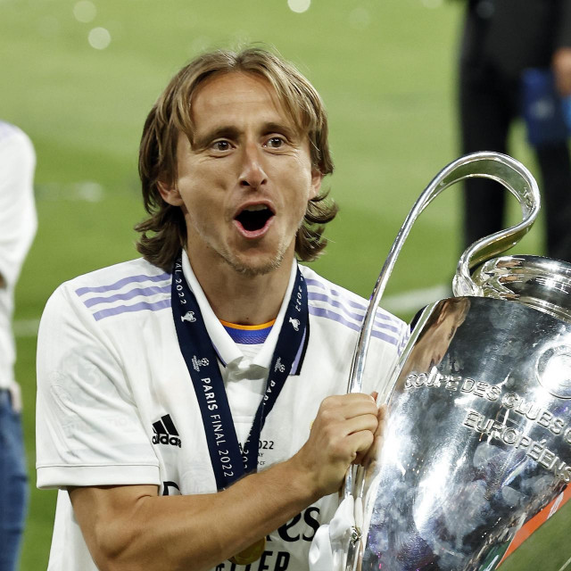 Luka Modrić s peharom Lige prvaka