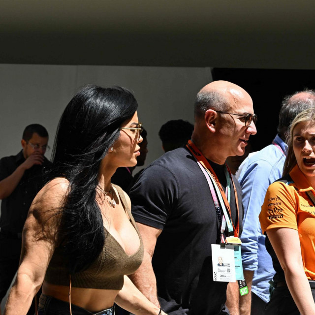 Jeff Bezos i Lauren Sánchez na Velikoj nagradi Formule 1 u Miamiju prvog vikenda u svibnju