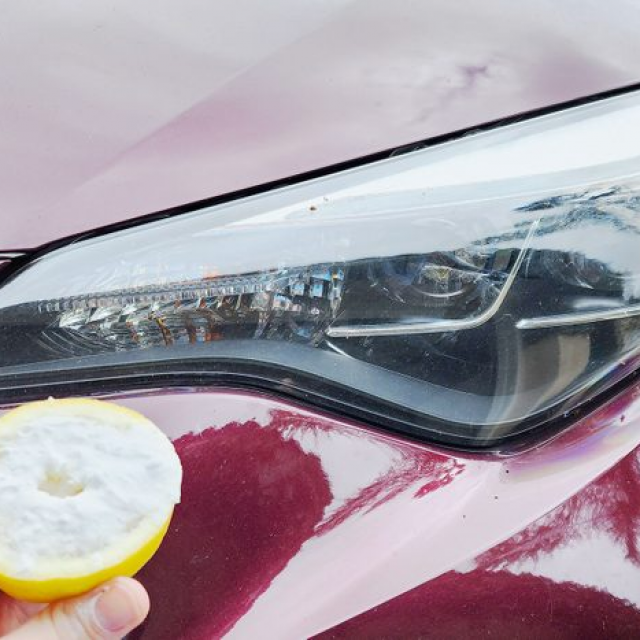 Čišćenje farova sa limunom i sodom bikarbonom