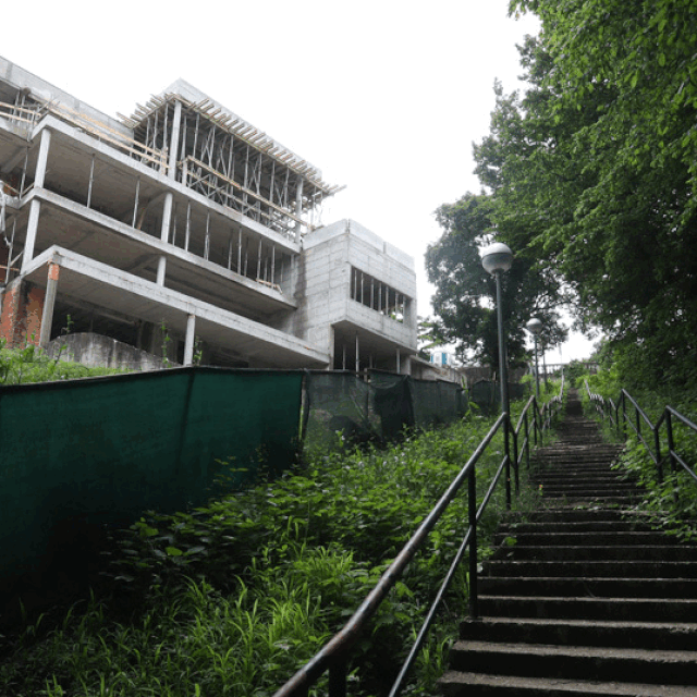 Velebno zdanje koje niče uz šumu Tuškanac