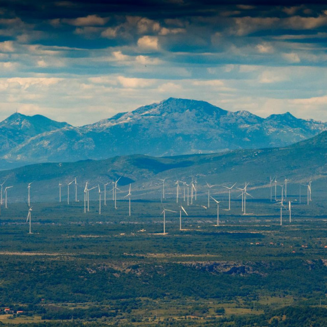 Vjetropark Pađene: VE Krš Pađene - Ervenik/Knin - 48 - 480 milijuna kWh - CEMP d.o.o. - Lager/BiH - direktori Marijana Bašić, Jakov Jukić - 240 milijuna eura